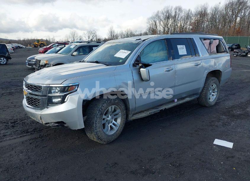 Photo 2 of 2019 Chevrolet Suburban LT (VIN 1GNSKHKC9KR246057)