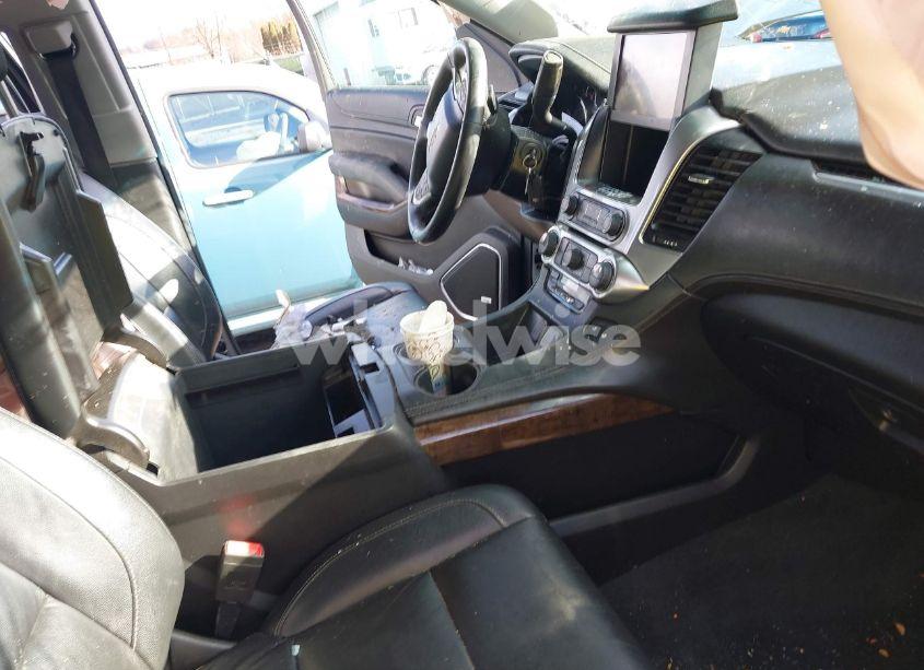 Photo 5 of 2019 Chevrolet Suburban LT (VIN 1GNSKHKC9KR246057)