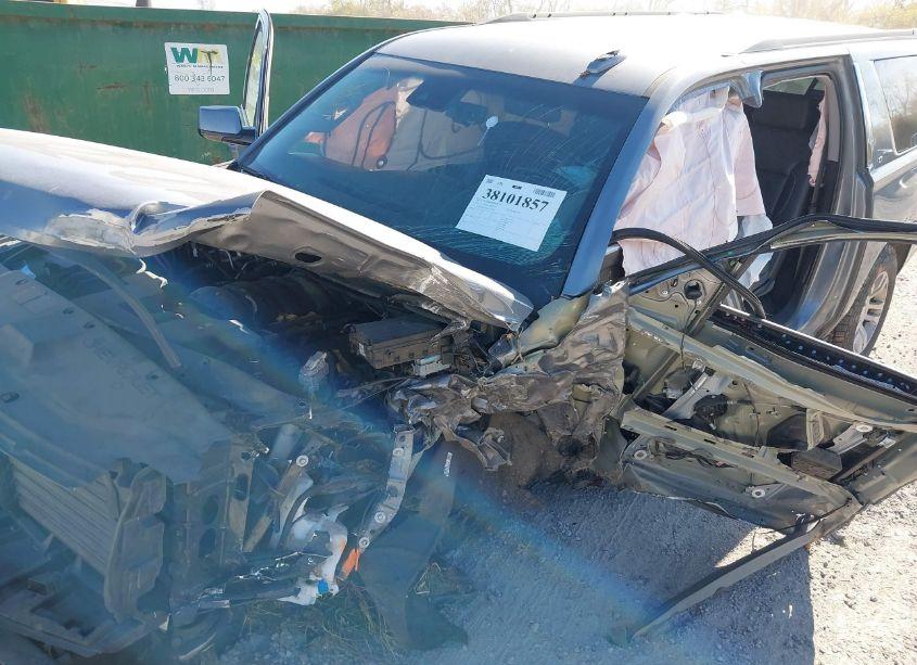 Photo 6 of 2020 Chevrolet Suburban 4WD LT (VIN 1GNSKHKC9LR121920)