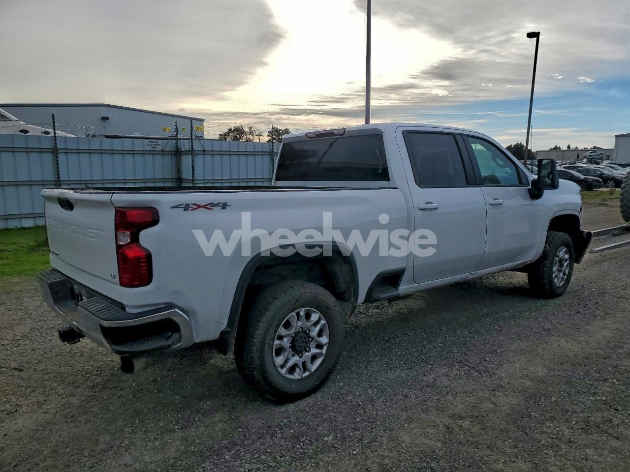 Photo 3 of 2021 CHEVROLET SILVERADO K2500 HEAVY DUTY LT (VIN 1GNSKHKC9LR169983)