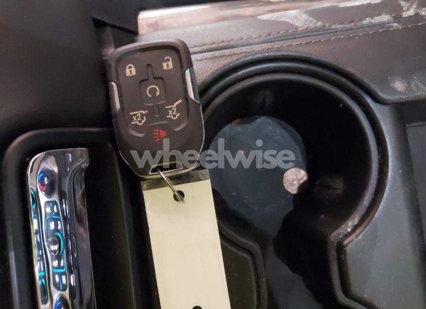 Photo 11 of 2020 Chevrolet Suburban 4WD LT (VIN 1GNSKHKC9LR210290)