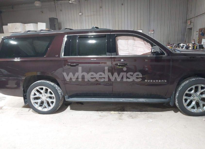 Photo 13 of 2020 Chevrolet Suburban 4WD LT (VIN 1GNSKHKC9LR210290)