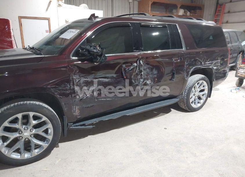 Photo 6 of 2020 Chevrolet Suburban 4WD LT (VIN 1GNSKHKC9LR210290)