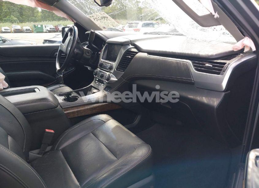 Photo 5 of 2020 Chevrolet Suburban 4WD LT (VIN 1GNSKHKC9LR262938)