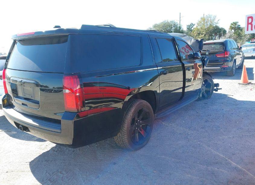 Photo 4 of 2017 Chevrolet Suburban LT (VIN 1GNSKHKCXHR300796)