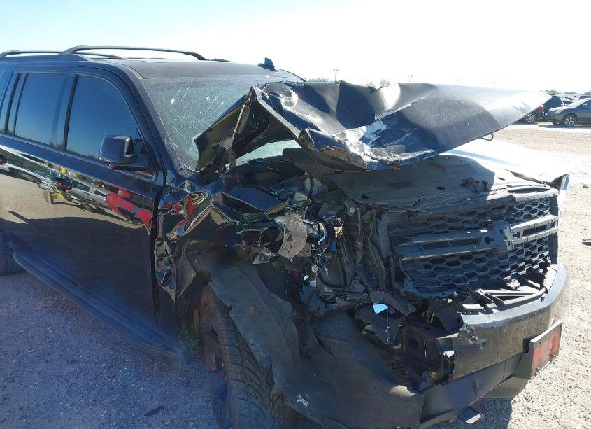 Photo 6 of 2017 Chevrolet Suburban LT (VIN 1GNSKHKCXHR300796)