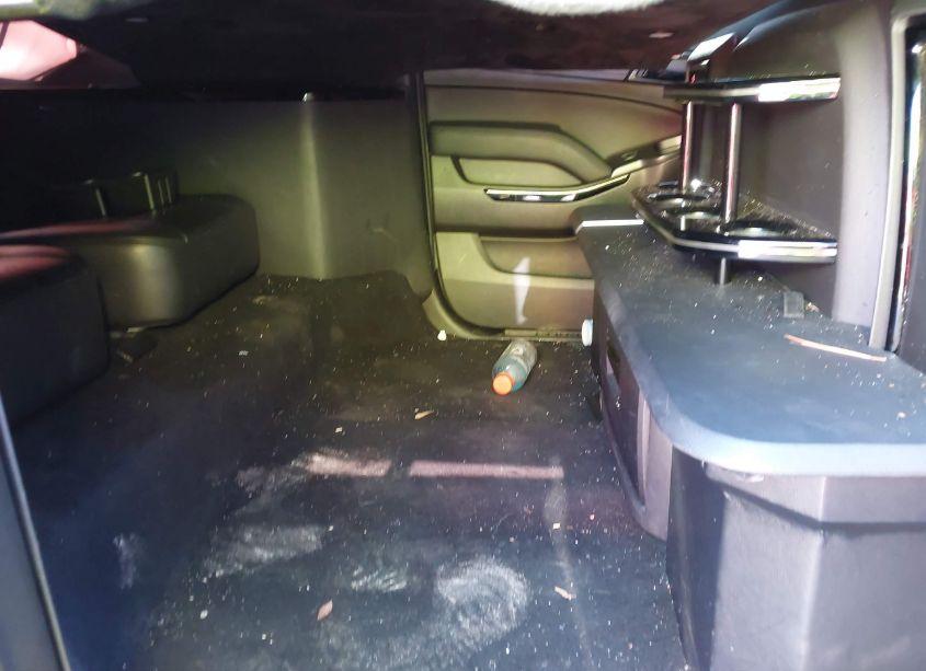 Photo 8 of 2017 Chevrolet Suburban LT (VIN 1GNSKHKCXHR300796)
