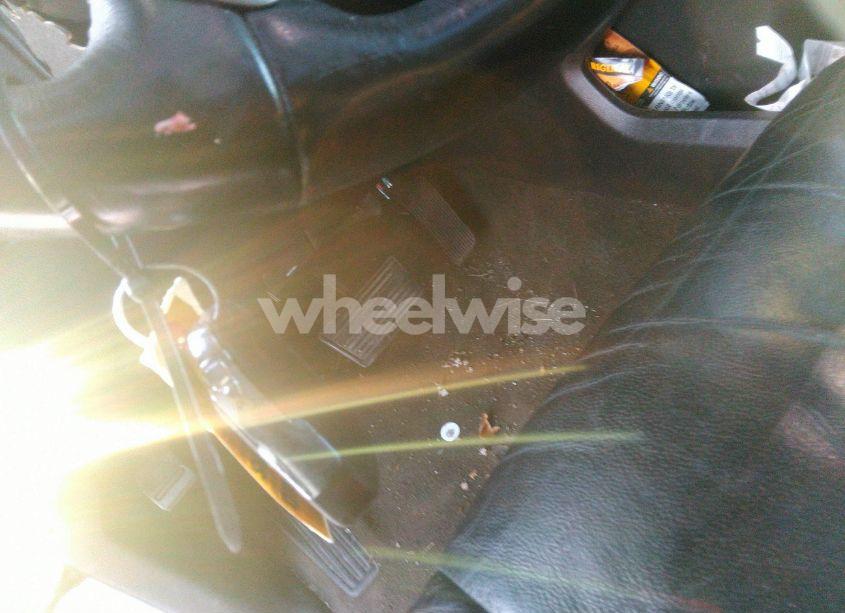 Photo 11 of 2017 Chevrolet Suburban LT (VIN 1GNSKHKCXHR301558)