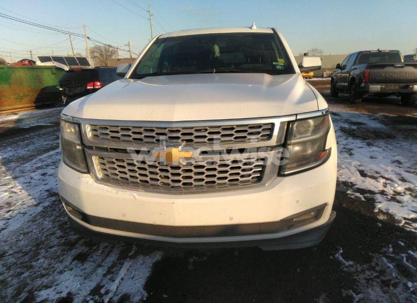 Photo 12 of 2017 Chevrolet Suburban LT (VIN 1GNSKHKCXHR301558)