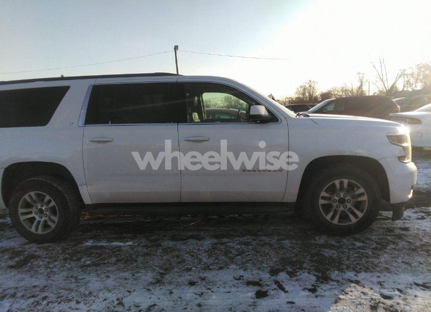 Photo 13 of 2017 Chevrolet Suburban LT (VIN 1GNSKHKCXHR301558)