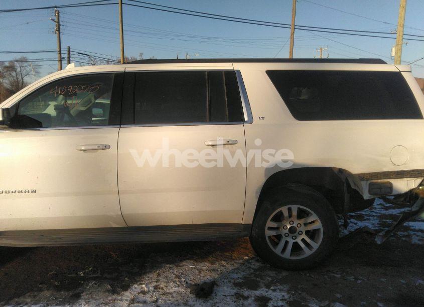 Photo 14 of 2017 Chevrolet Suburban LT (VIN 1GNSKHKCXHR301558)