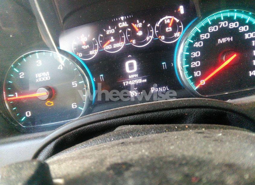 Photo 15 of 2017 Chevrolet Suburban LT (VIN 1GNSKHKCXHR301558)