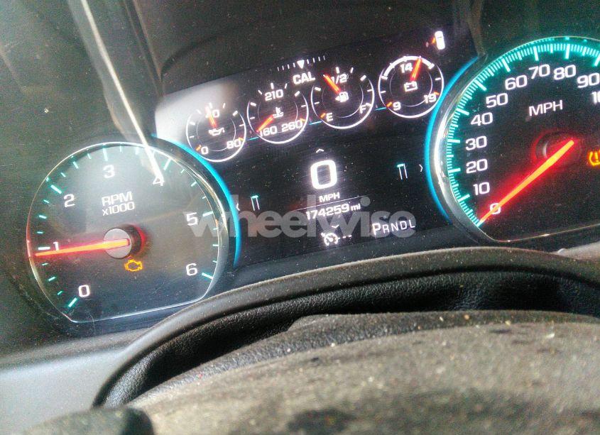 Photo 7 of 2017 Chevrolet Suburban LT (VIN 1GNSKHKCXHR301558)