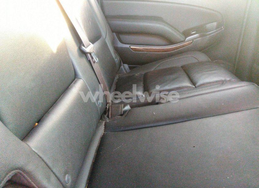 Photo 8 of 2017 Chevrolet Suburban LT (VIN 1GNSKHKCXHR301558)