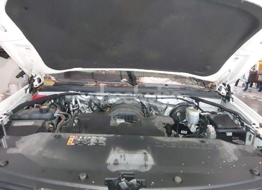 Photo 10 of 2017 Chevrolet Suburban LT (VIN 1GNSKHKCXHR328405)