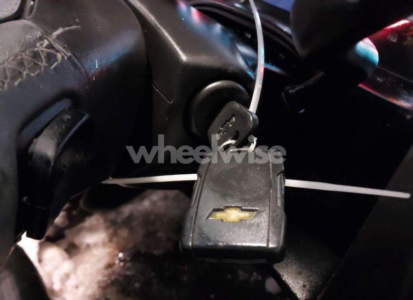 Photo 11 of 2017 Chevrolet Suburban LT (VIN 1GNSKHKCXHR328405)