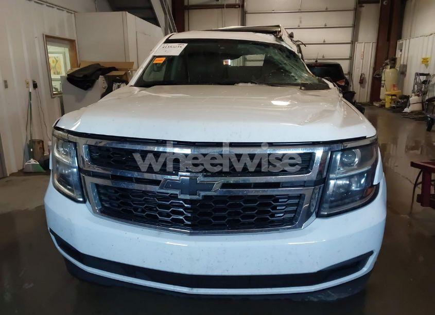 Photo 12 of 2017 Chevrolet Suburban LT (VIN 1GNSKHKCXHR328405)