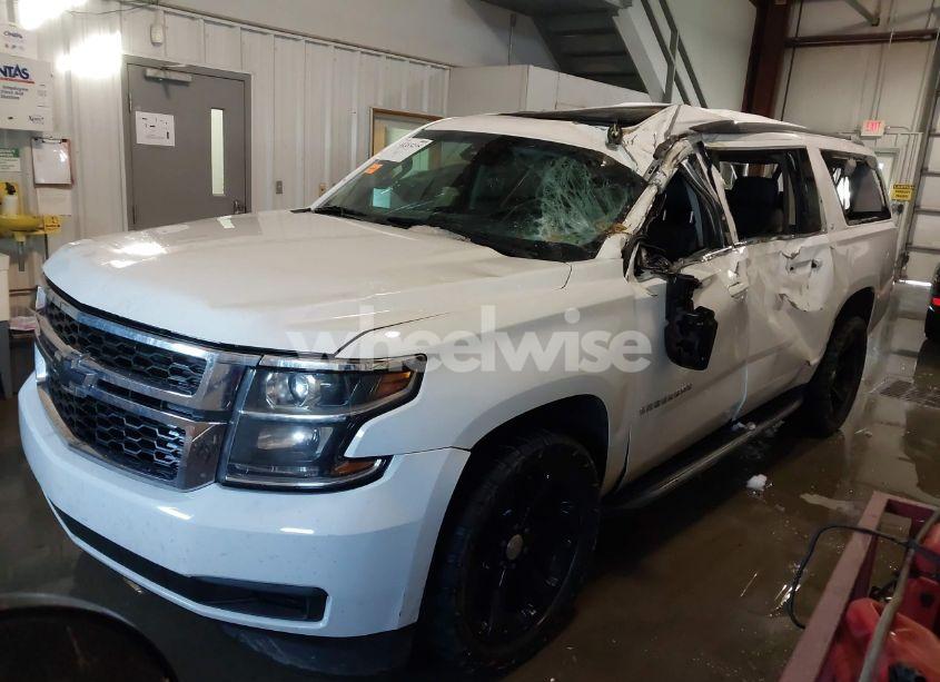 Photo 2 of 2017 Chevrolet Suburban LT (VIN 1GNSKHKCXHR328405)