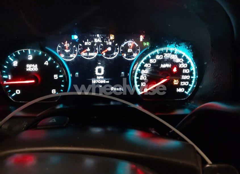 Photo 7 of 2017 Chevrolet Suburban LT (VIN 1GNSKHKCXHR328405)