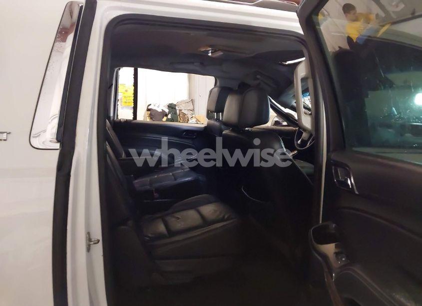 Photo 8 of 2017 Chevrolet Suburban LT (VIN 1GNSKHKCXHR328405)