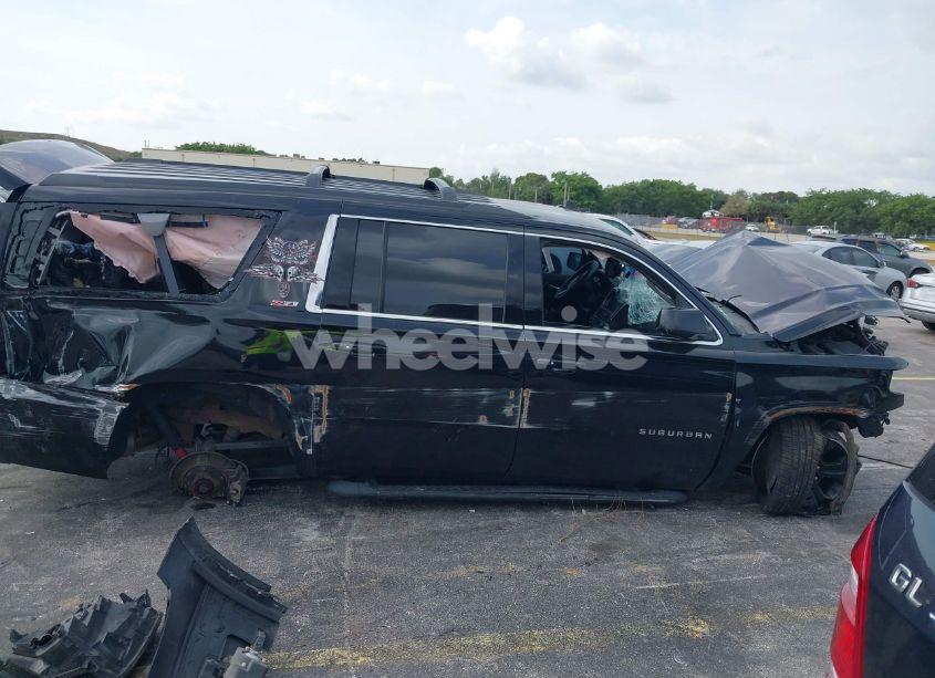 Photo 13 of 2018 Chevrolet Suburban LT (VIN 1GNSKHKCXJR356680)