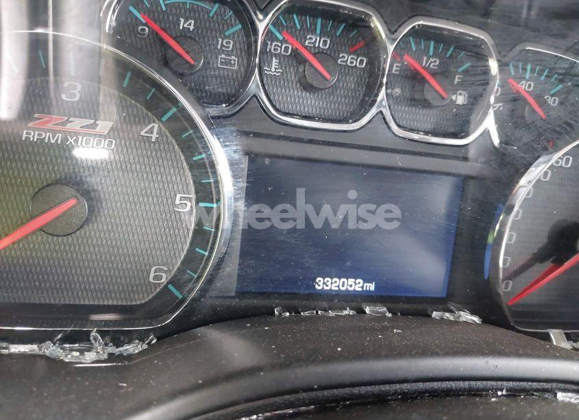 Photo 15 of 2018 Chevrolet Suburban LT (VIN 1GNSKHKCXJR356680)