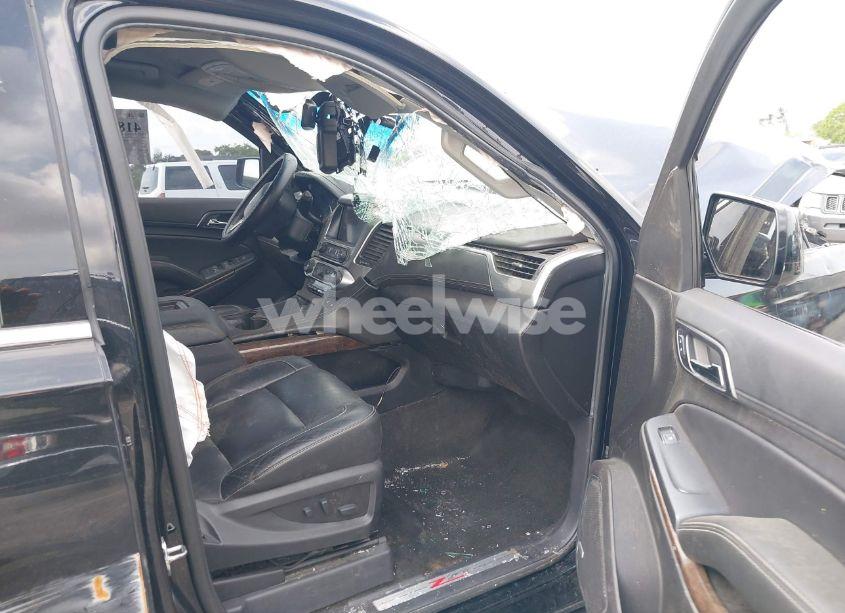 Photo 5 of 2018 Chevrolet Suburban LT (VIN 1GNSKHKCXJR356680)