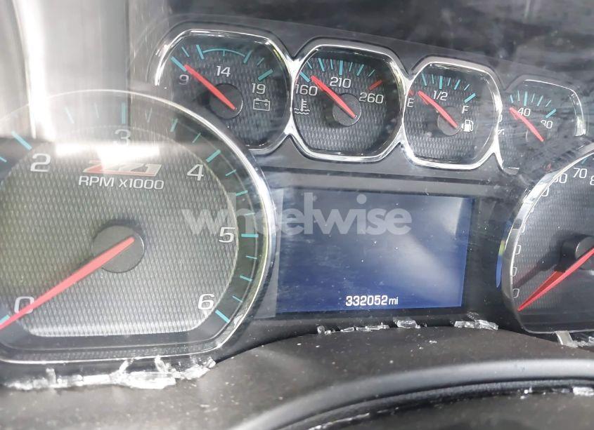 Photo 7 of 2018 Chevrolet Suburban LT (VIN 1GNSKHKCXJR356680)