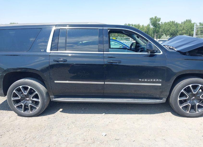 Photo 14 of 2019 Chevrolet Suburban LT (VIN 1GNSKHKCXKR228389)