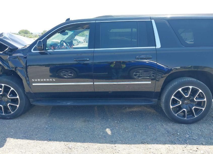 Photo 15 of 2019 Chevrolet Suburban LT (VIN 1GNSKHKCXKR228389)