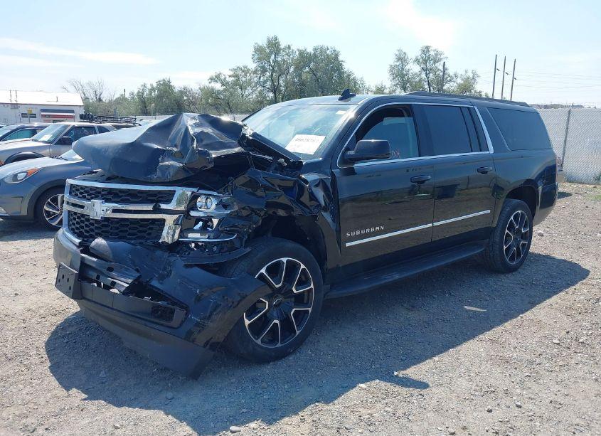 Photo 2 of 2019 Chevrolet Suburban LT (VIN 1GNSKHKCXKR228389)