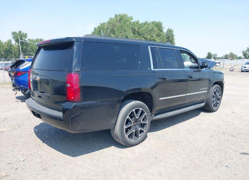 Photo 4 of 2019 Chevrolet Suburban LT (VIN 1GNSKHKCXKR228389)