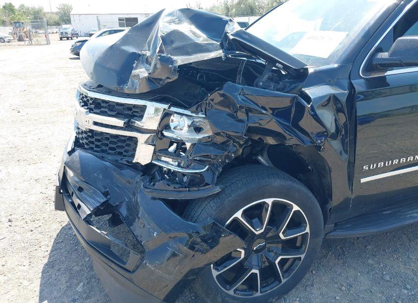 Photo 6 of 2019 Chevrolet Suburban LT (VIN 1GNSKHKCXKR228389)