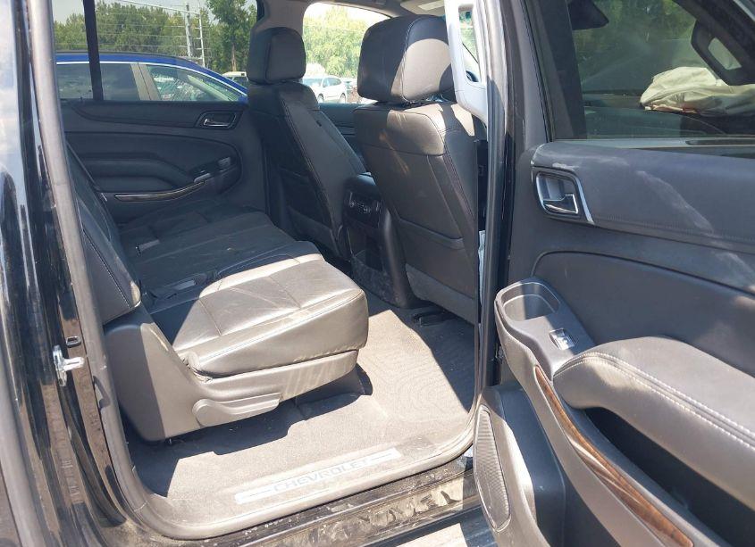 Photo 8 of 2019 Chevrolet Suburban LT (VIN 1GNSKHKCXKR228389)