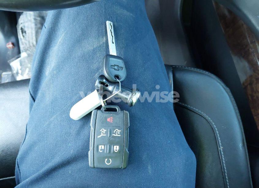 Photo 11 of 2019 Chevrolet Suburban LT (VIN 1GNSKHKCXKR327651)