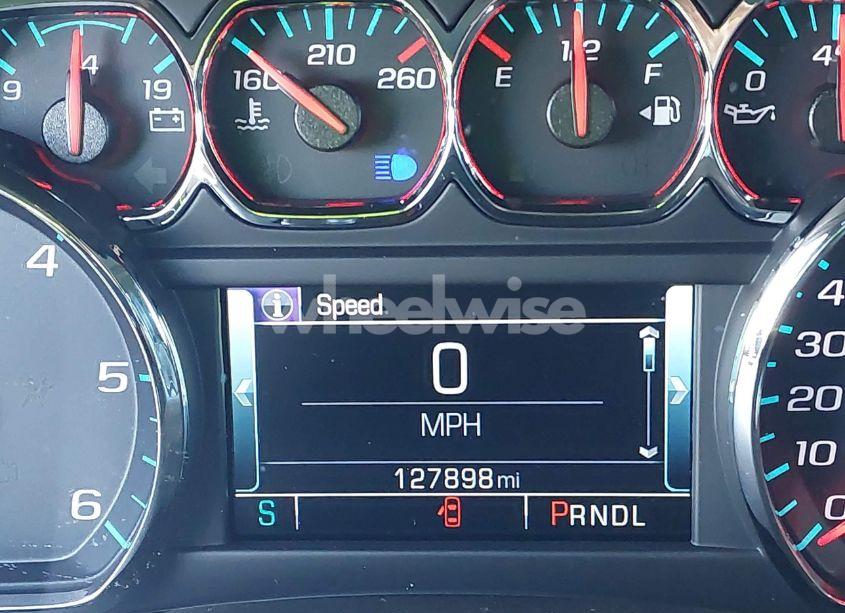 Photo 15 of 2019 Chevrolet Suburban LT (VIN 1GNSKHKCXKR327651)