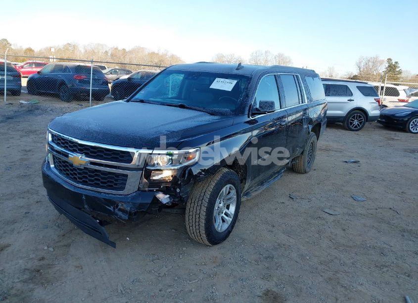 Photo 2 of 2019 Chevrolet Suburban LT (VIN 1GNSKHKCXKR327651)
