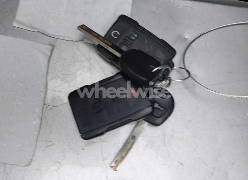 Photo 11 of 2019 Chevrolet Suburban LT (VIN 1GNSKHKCXKR405555)