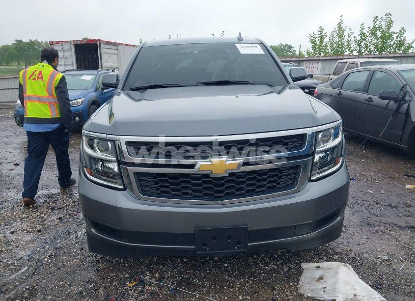 Photo 12 of 2019 Chevrolet Suburban LT (VIN 1GNSKHKCXKR405555)