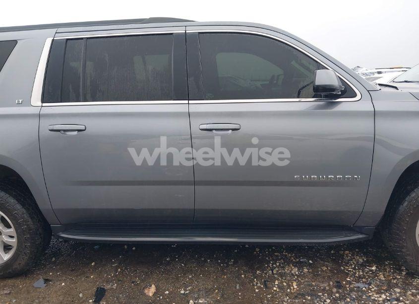 Photo 13 of 2019 Chevrolet Suburban LT (VIN 1GNSKHKCXKR405555)