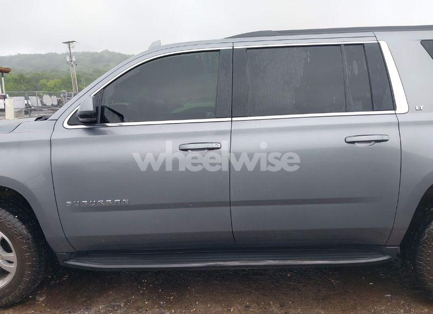 Photo 14 of 2019 Chevrolet Suburban LT (VIN 1GNSKHKCXKR405555)