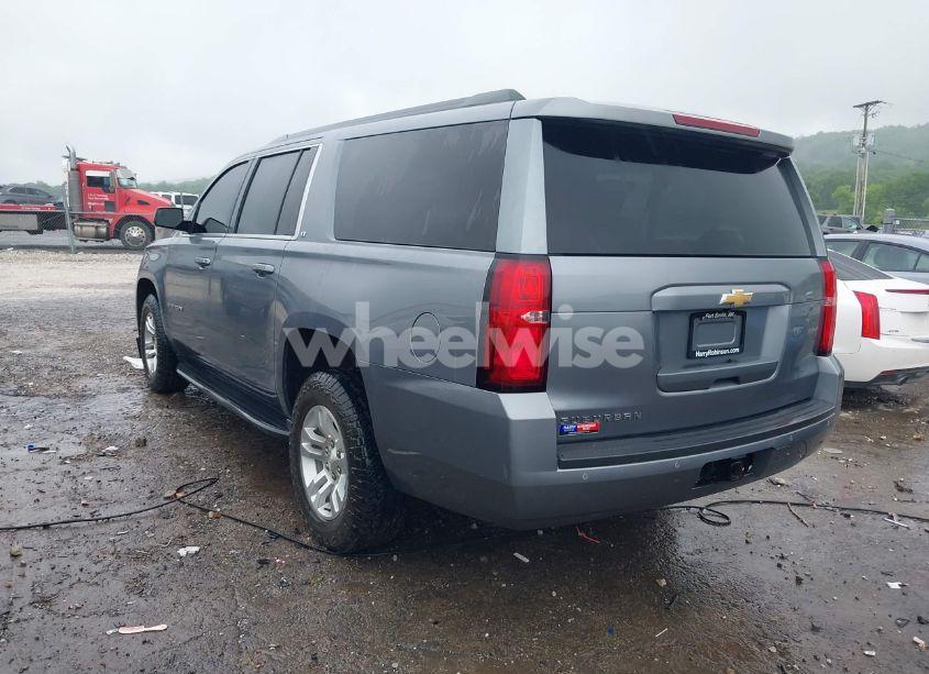 Photo 3 of 2019 Chevrolet Suburban LT (VIN 1GNSKHKCXKR405555)