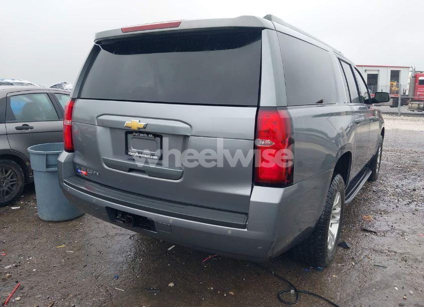 Photo 4 of 2019 Chevrolet Suburban LT (VIN 1GNSKHKCXKR405555)