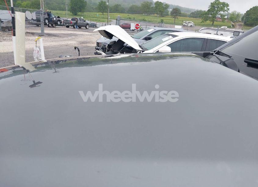 Photo 6 of 2019 Chevrolet Suburban LT (VIN 1GNSKHKCXKR405555)