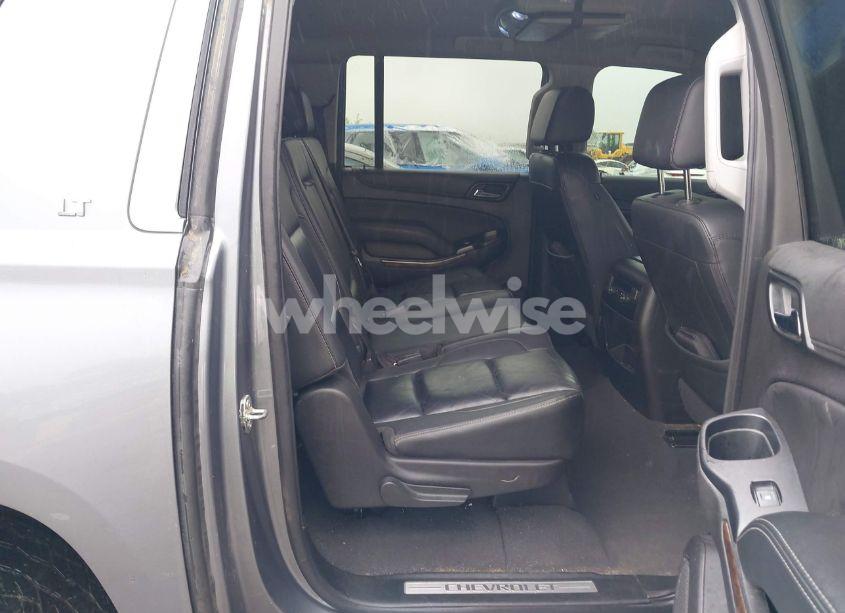 Photo 8 of 2019 Chevrolet Suburban LT (VIN 1GNSKHKCXKR405555)