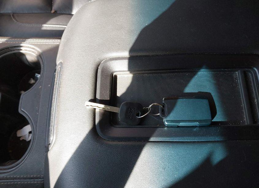 Photo 11 of 2019 Chevrolet Suburban LT (VIN 1GNSKHKCXKR409167)