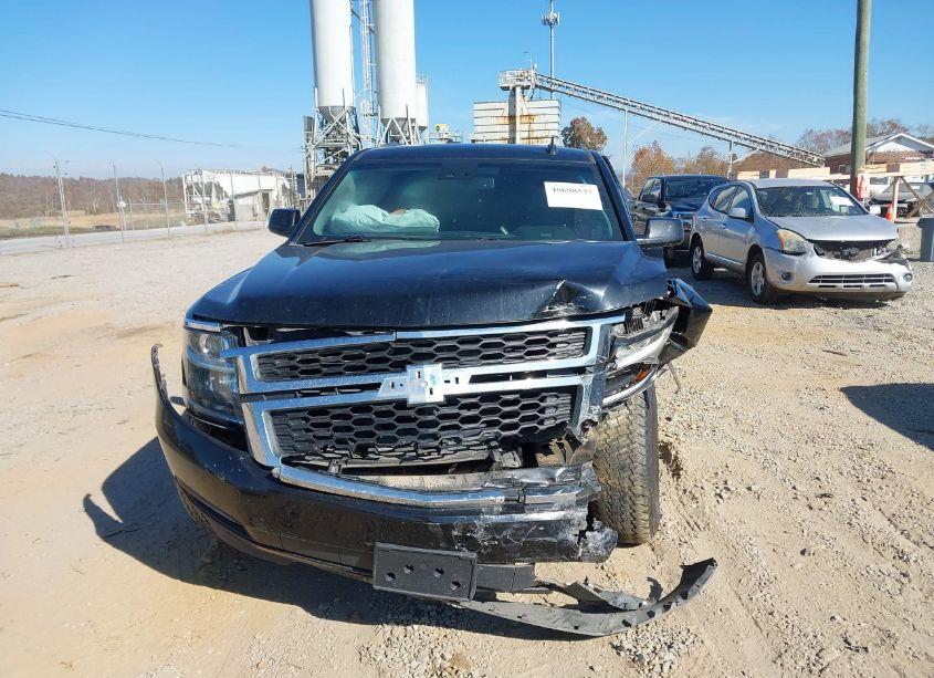 Photo 12 of 2019 Chevrolet Suburban LT (VIN 1GNSKHKCXKR409167)