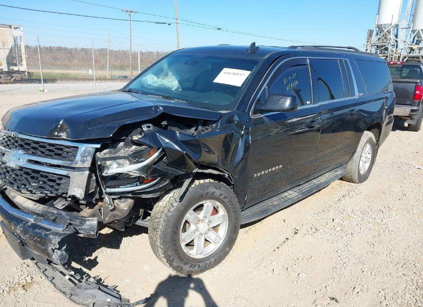 Photo 2 of 2019 Chevrolet Suburban LT (VIN 1GNSKHKCXKR409167)