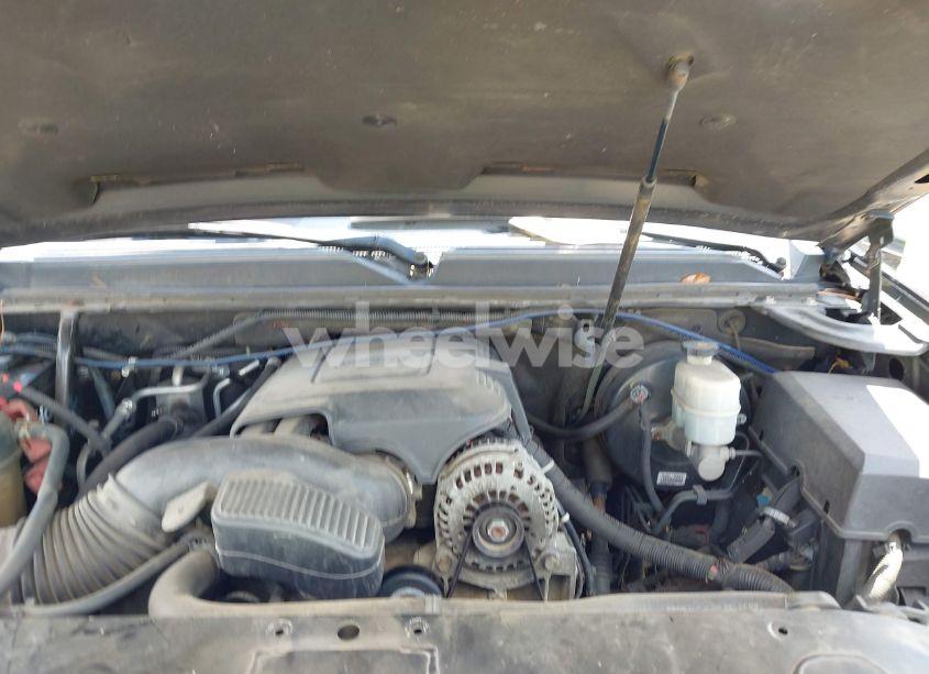 Photo 10 of 2011 Chevrolet Suburban 1500 LT1 (VIN 1GNSKJE30BR208039)