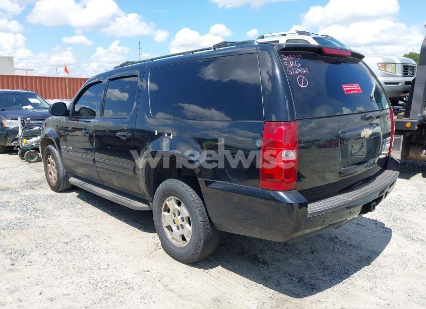 Photo 3 of 2011 Chevrolet Suburban 1500 LT1 (VIN 1GNSKJE30BR208039)
